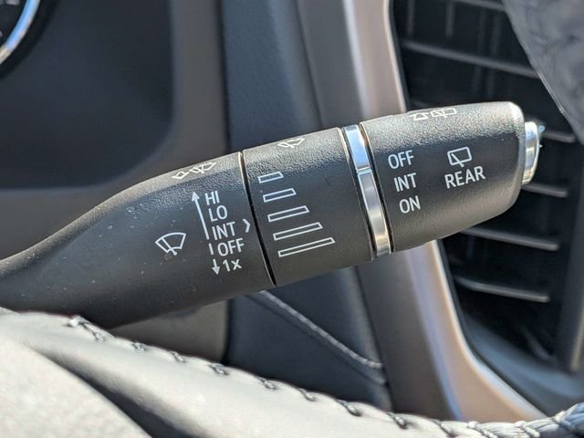 Used 2021 White GMC Denali image 29