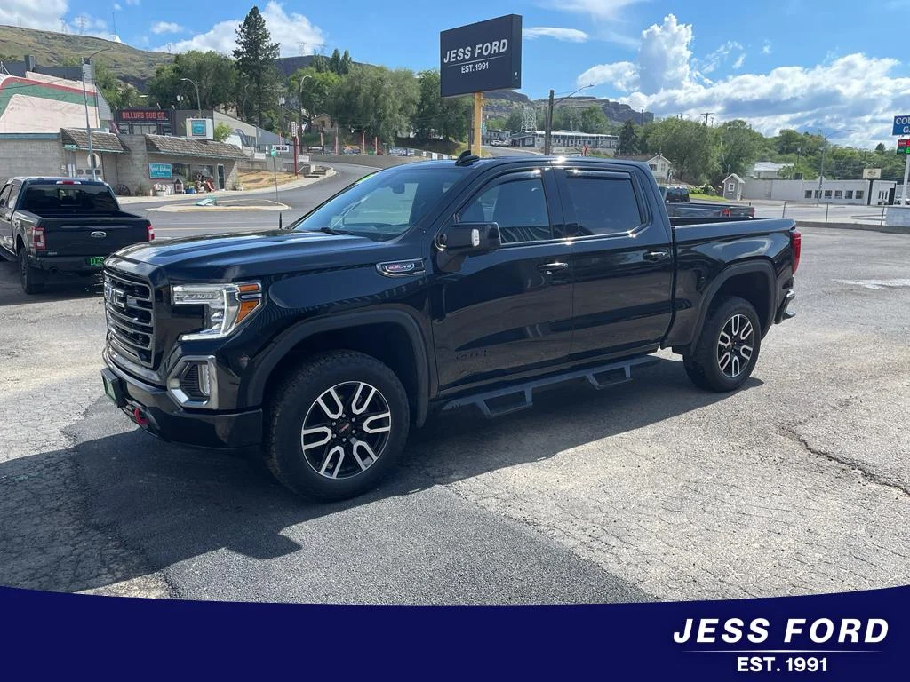 2022 GMC Sierra 4WD Crew Cab Short Box AT4's photo