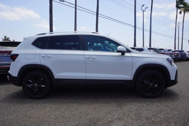 New 2026 Pure White Volkswagen 1.5T SE image 4