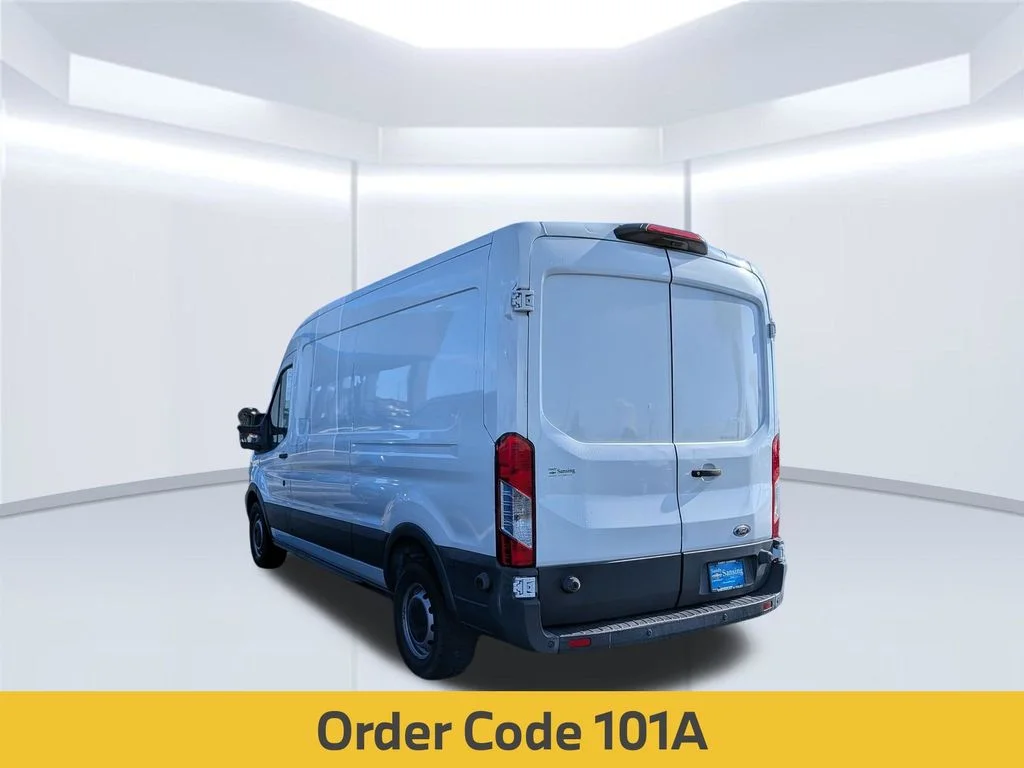 Used 2018  Ford Base image 2