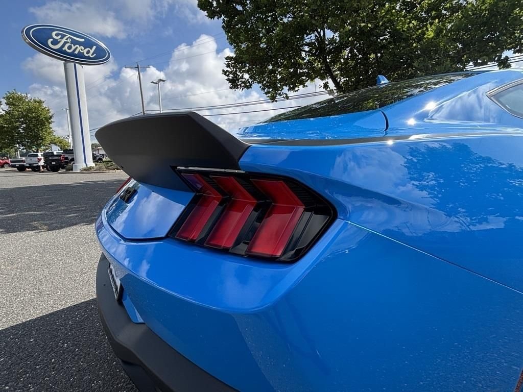 2025 Ford Mustang GT Fastback - Photo 17