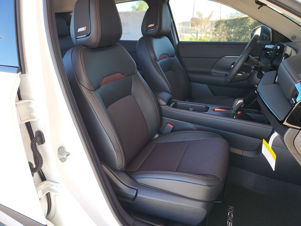New 2026 Aspen White TriCoat / Super Black Two-tone Nissan SR image 12
