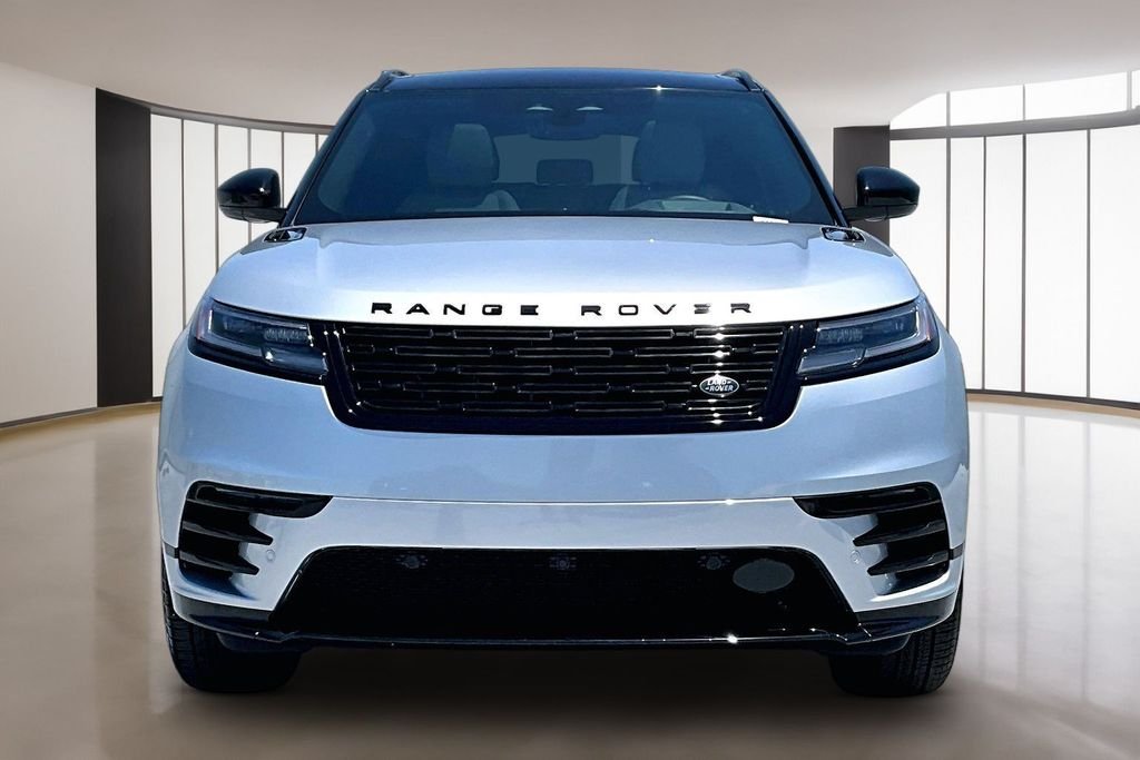 Used 2024 Hakuba Silver Metallic Land Rover Dynamic SE image 2