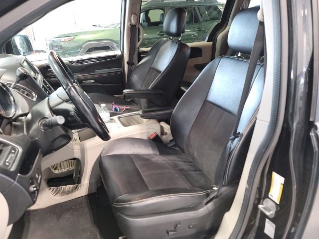 Used 2020 Brilliant Black Crystal Pearlcoat Dodge SXT image 9