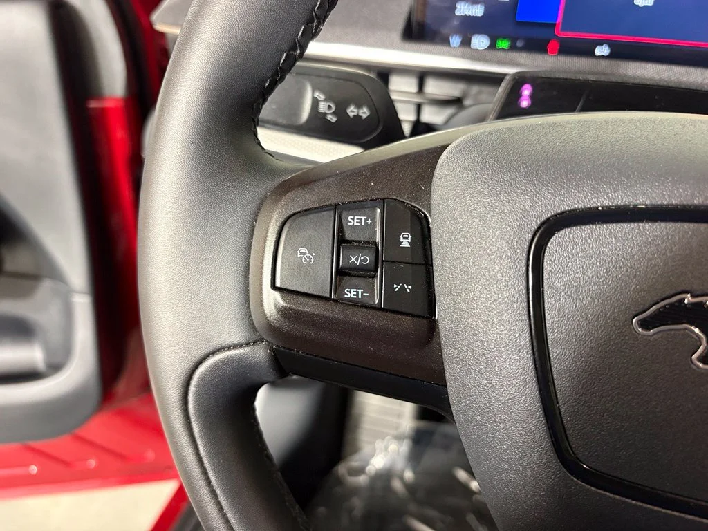 Used 2022 Red Ford Select image 20