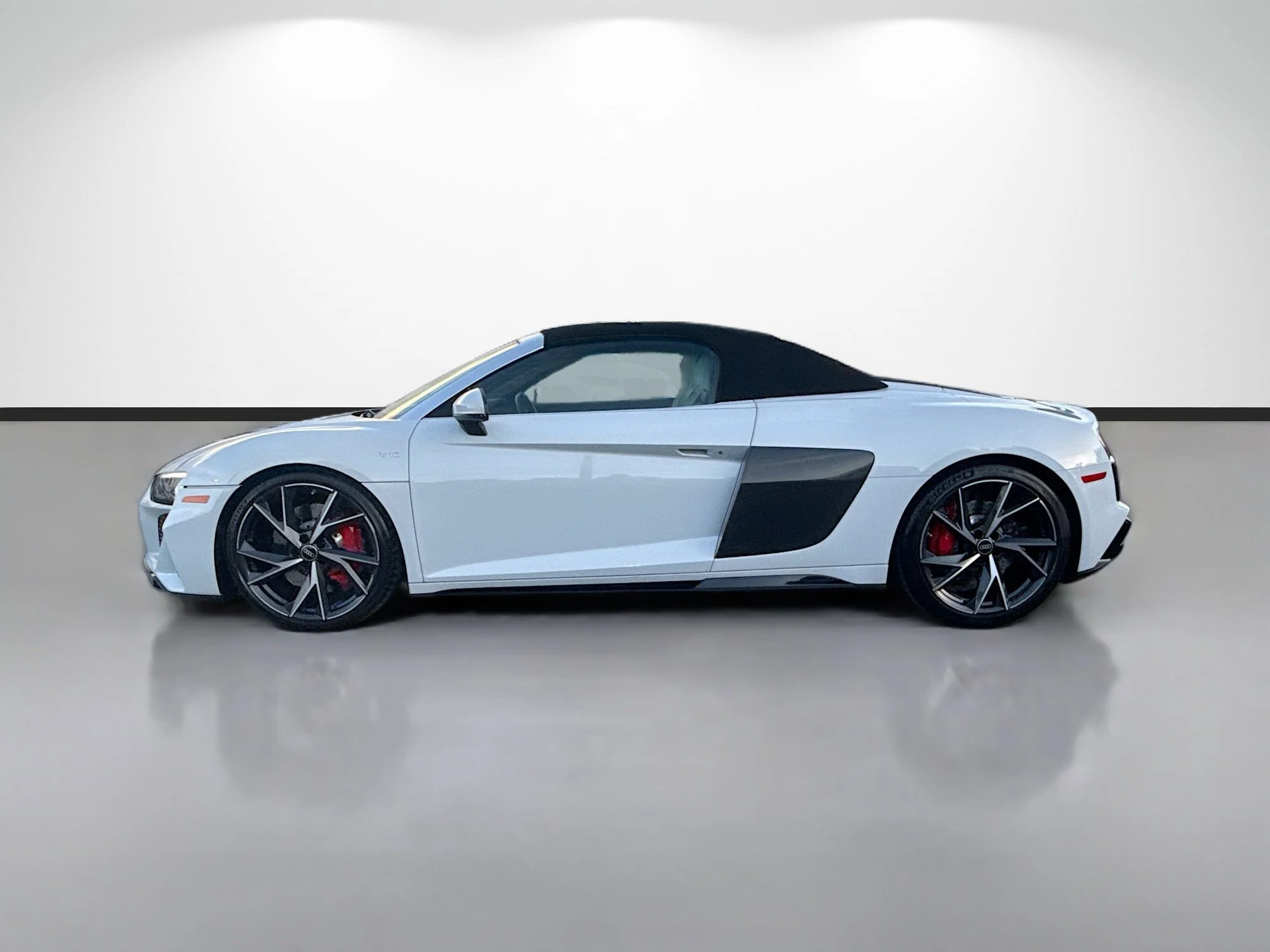 Used 2023 Suzuka Gray Metallic Audi V10 performance image 6