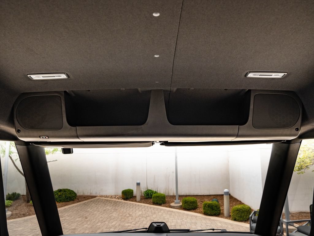 Used 2025 Oyster White Chevrolet 400 image 31