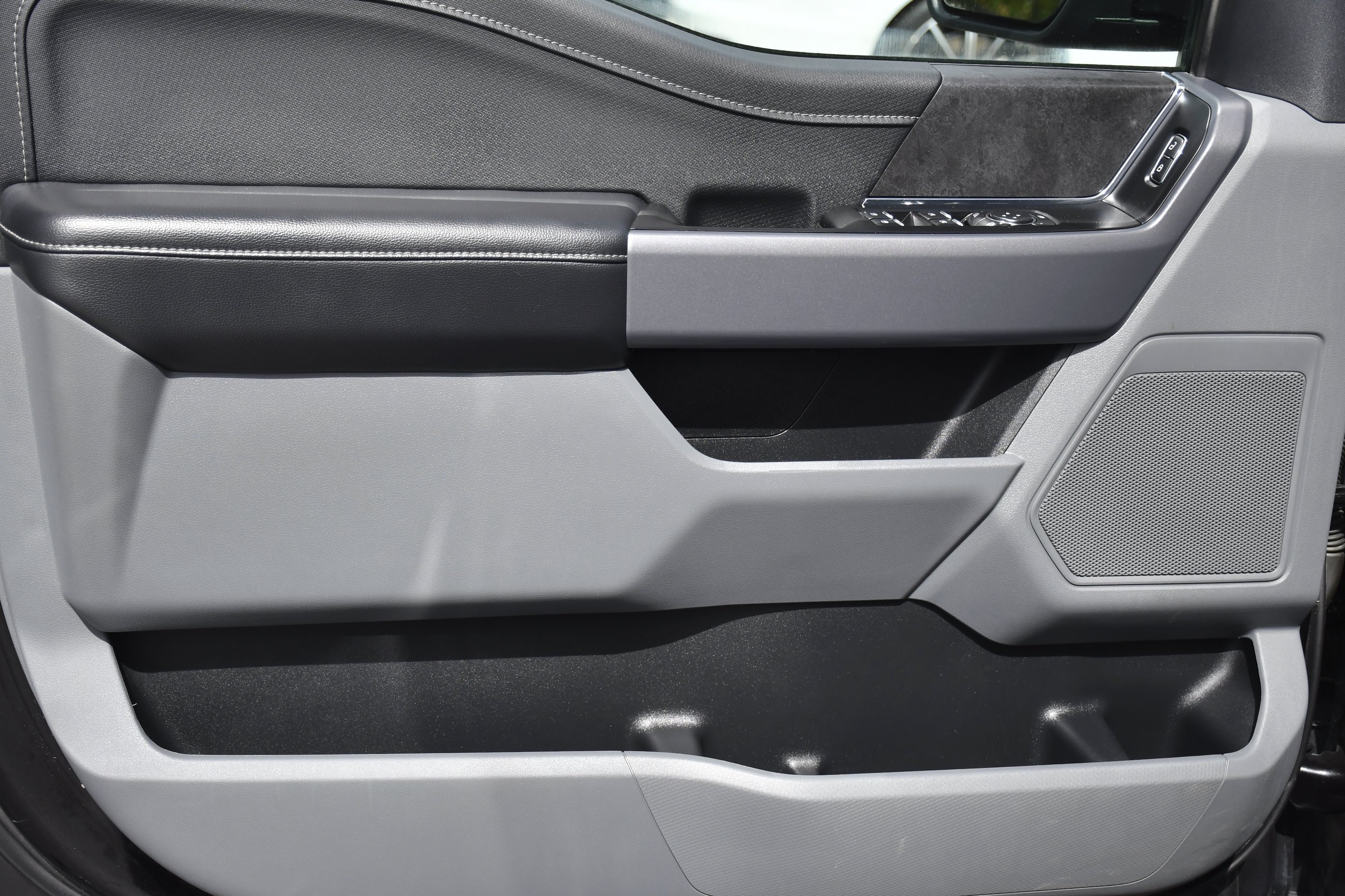 Used 2025 Black Metallic Ford XLT image 23
