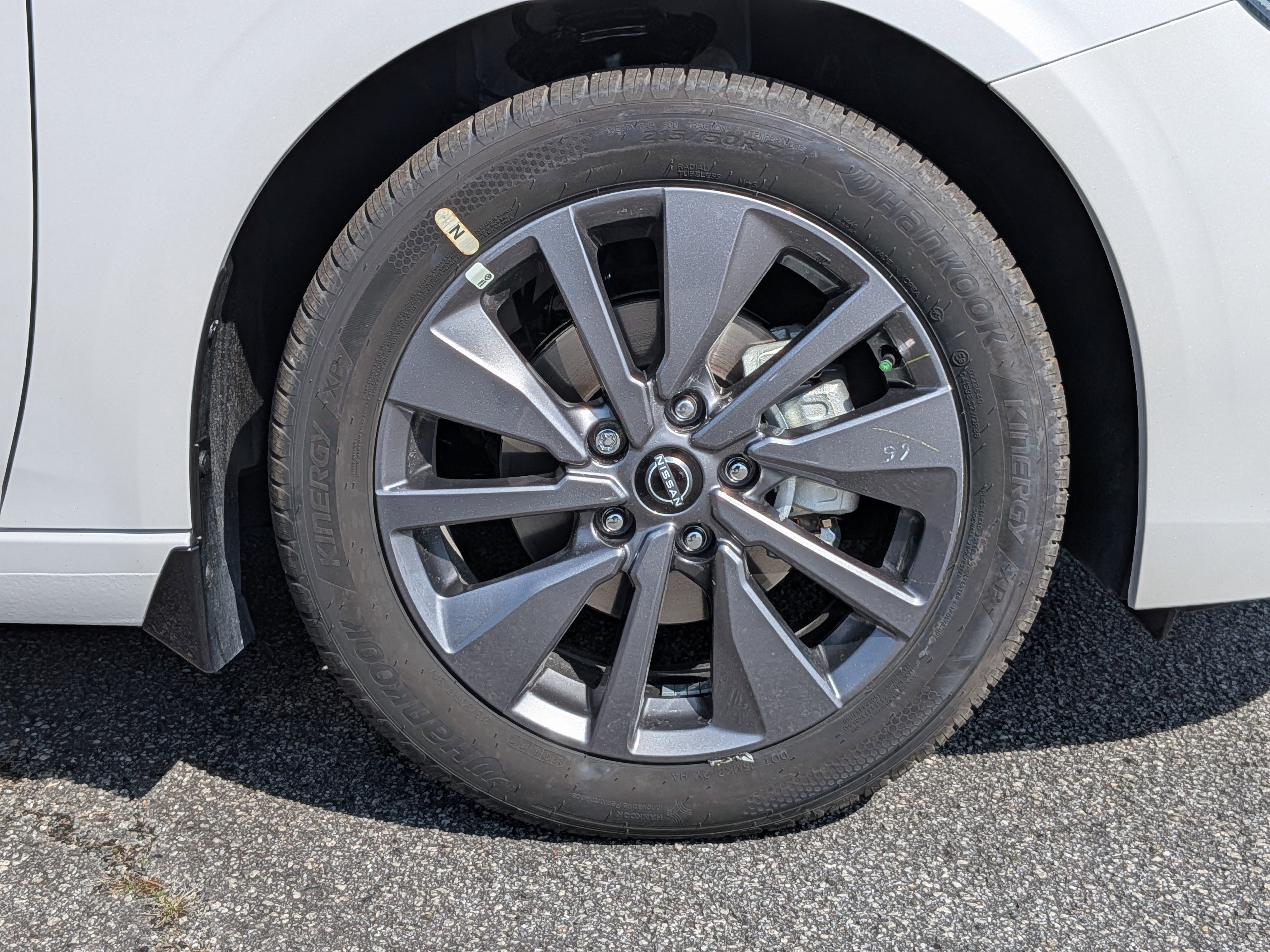 New 2026 White Nissan SL image 9