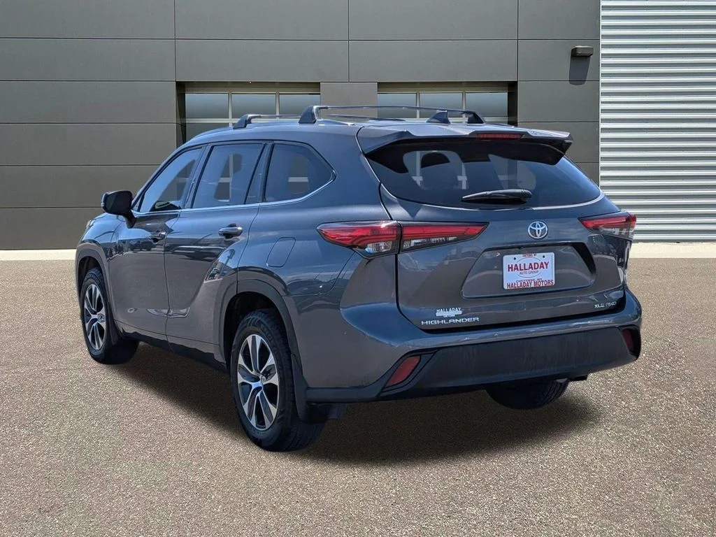 Used 2020 Gray Toyota XLE image 8