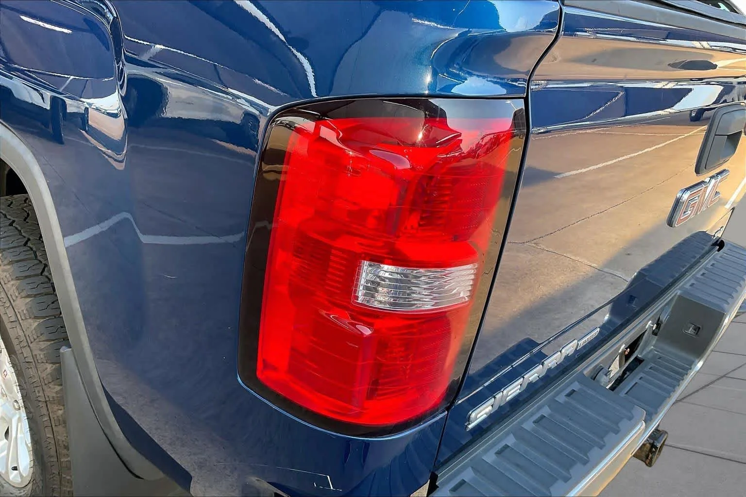 Used 2019 Stone Blue Metallic GMC SLE image 27