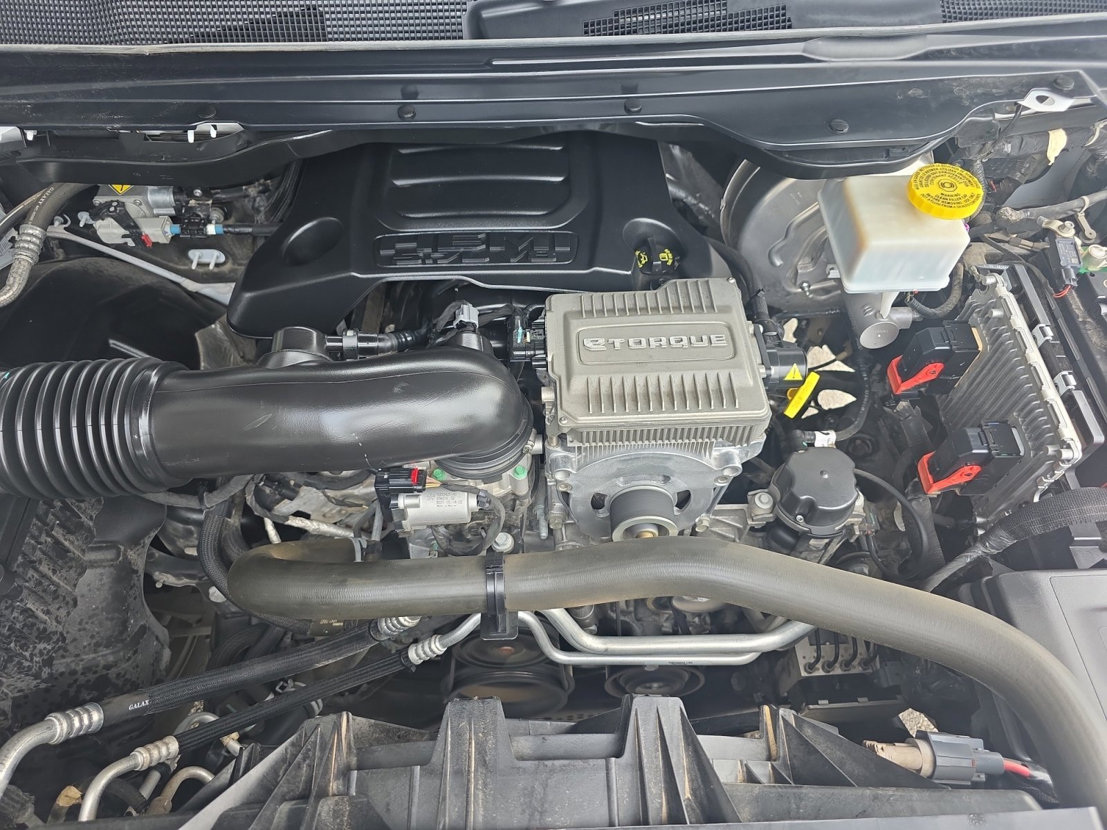 Used 2022 Bright White Clearcoat Ram Laramie image 28