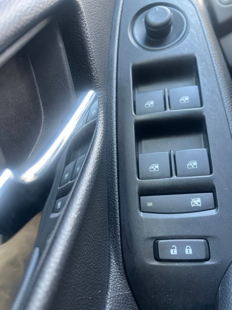 Used 2022 White Chevrolet LT image 21