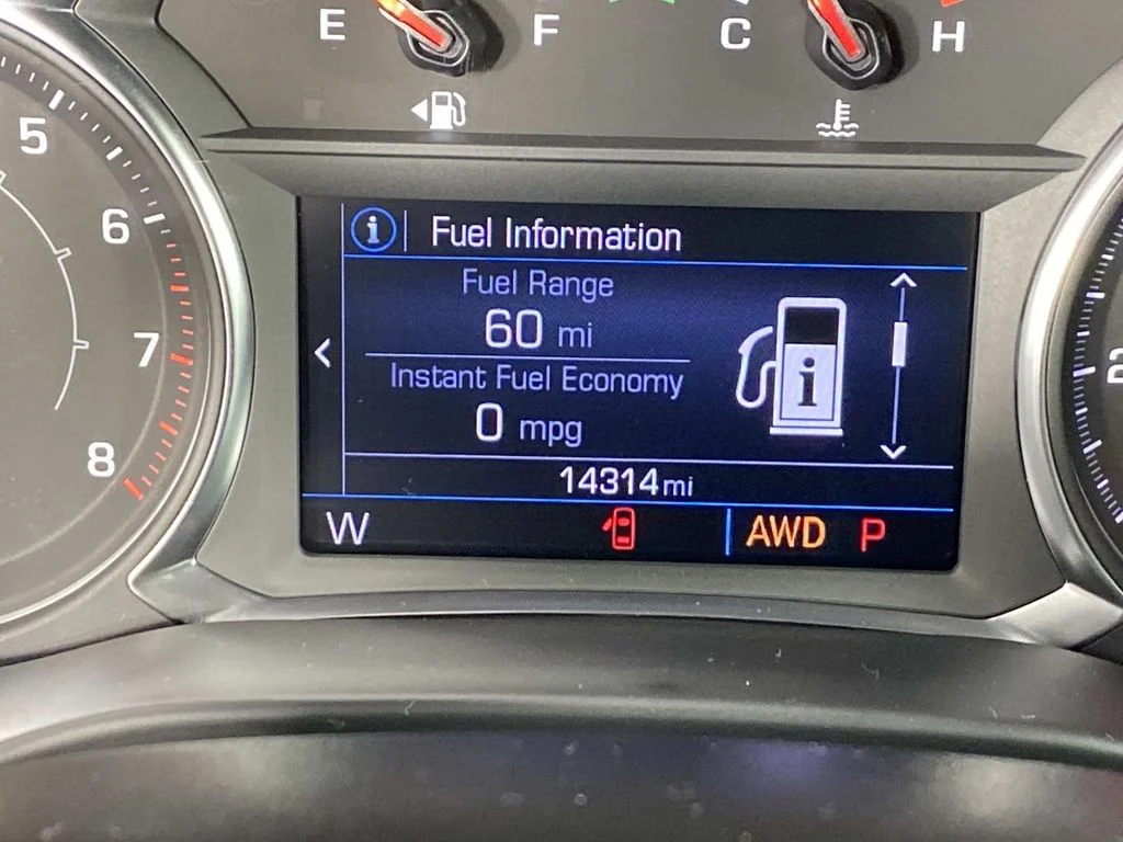 Used 2023 White GMC SLE image 21