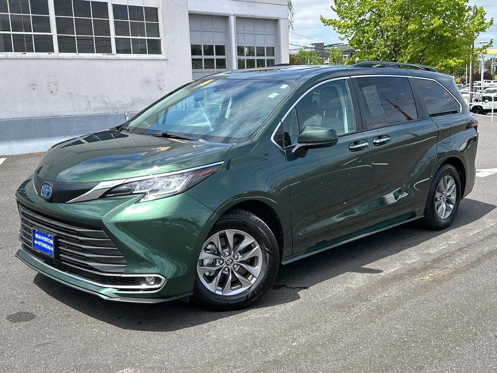 2022 Toyota Sienna XLE 7-Passenger Hybrid FWD's photo