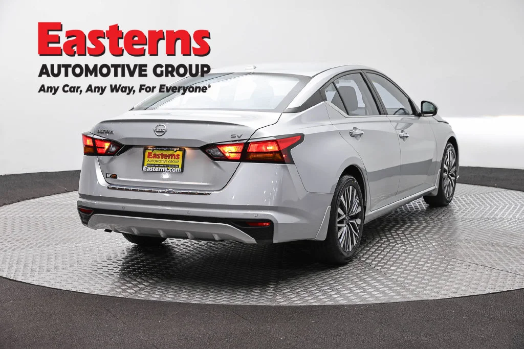 Used 2023 Silver Nissan 2.5 SV image 5