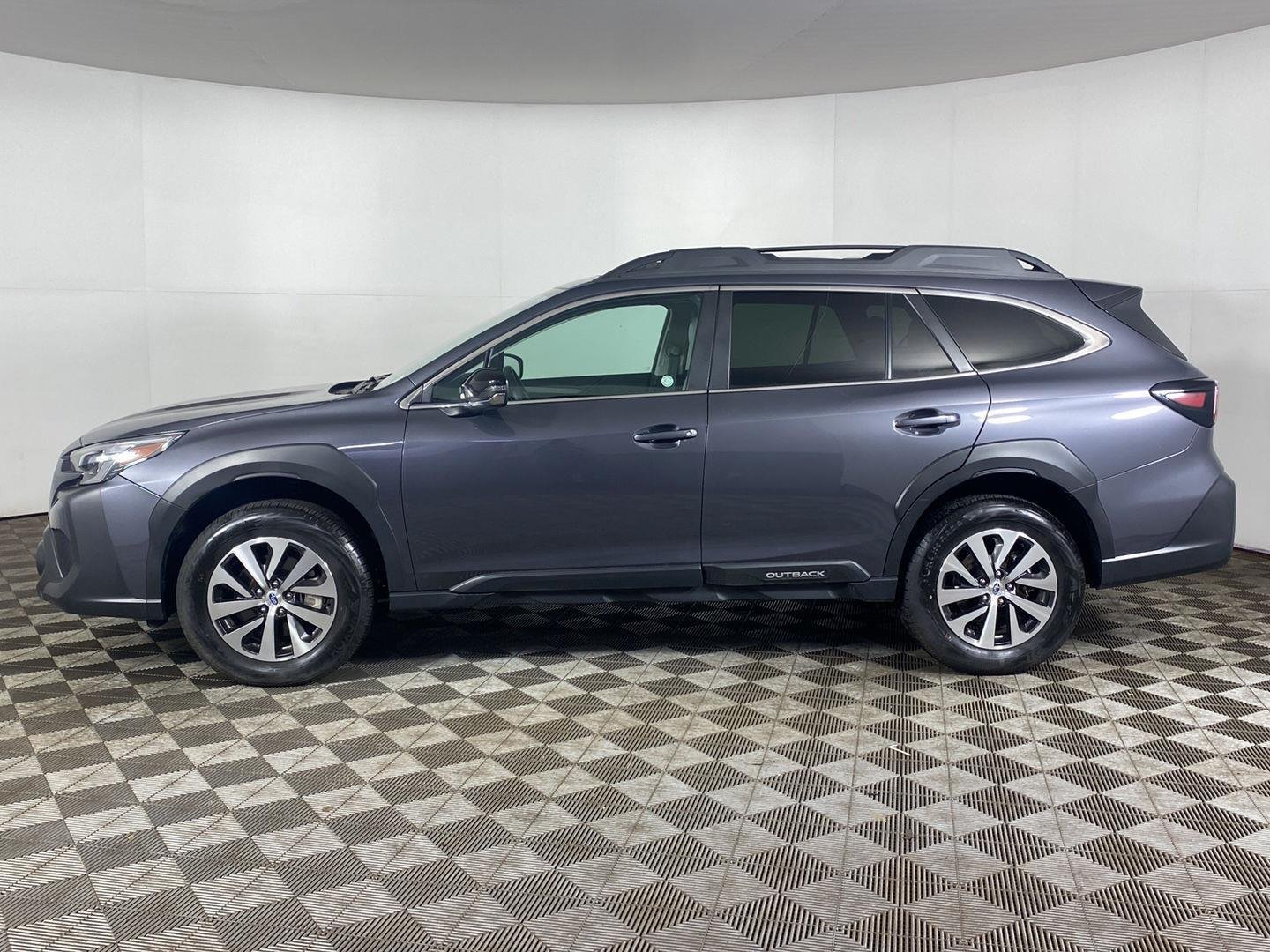Used 2025 Magnetite Gray Metallic Subaru Premium image 9