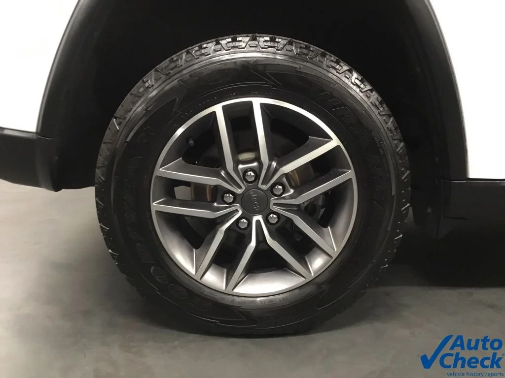 Used 2020 White Jeep Altitude image 20