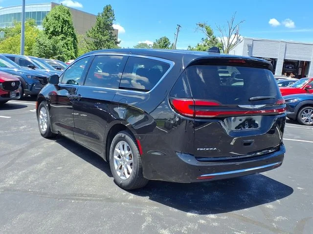 Used 2023 Black Chrysler Touring L image 2