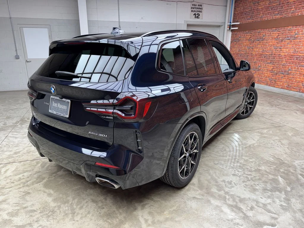Used 2023 Black BMW xDrive30i image 5