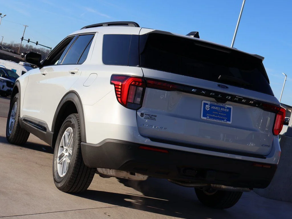New 2026 Space White Metallic Ford Active image 3