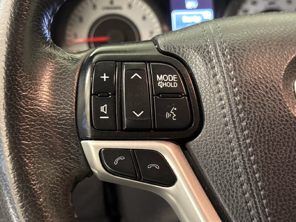 Used 2020 Predawn Gray Mica Toyota SE image 31