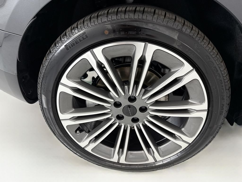 New 2026 Carpathian Grey Land Rover SE image 33