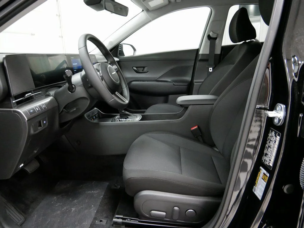 Used 2025 Black Hyundai SEL image 6