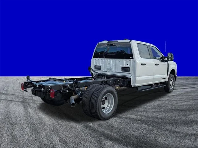 New 2027 Oxford White Ford F-350® XL image 4