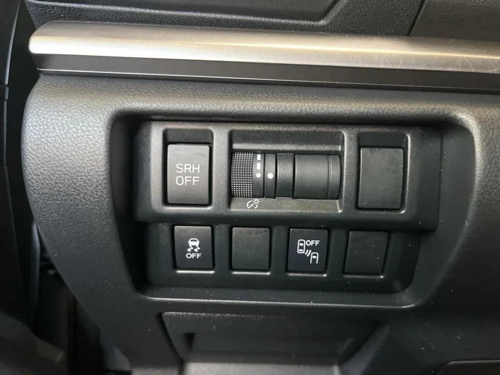 Used 2019 Silver Subaru 2.0i Limited image 13