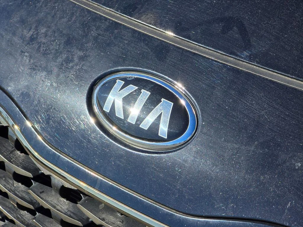 Used 2021 Red Kia S image 20