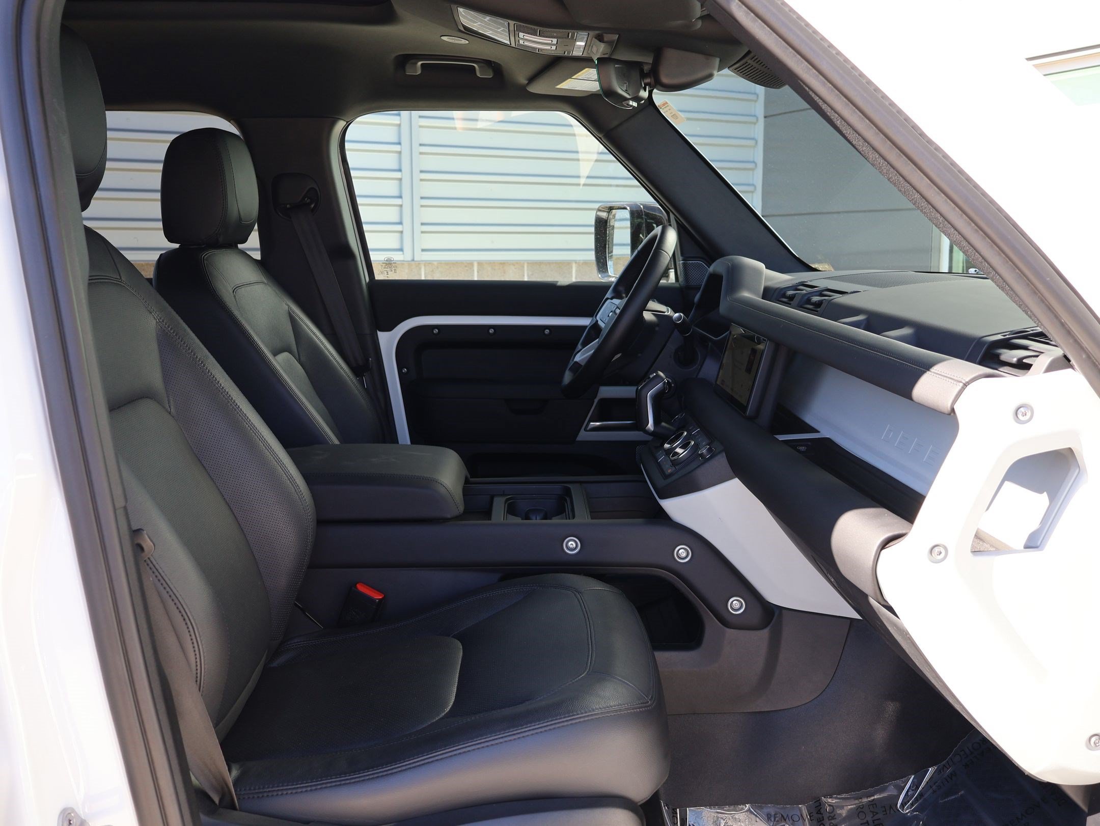 Used 2024 Fuji White Land Rover 110 P300 S image 31