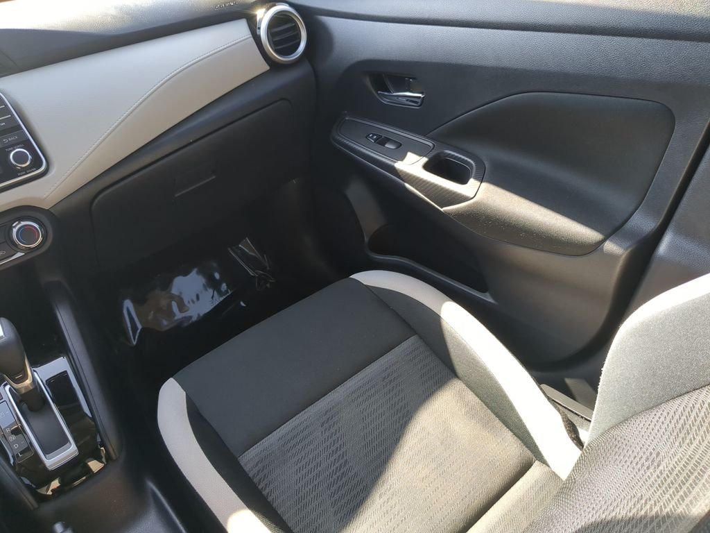 Used 2021 Red Nissan 1.6 SV image 14