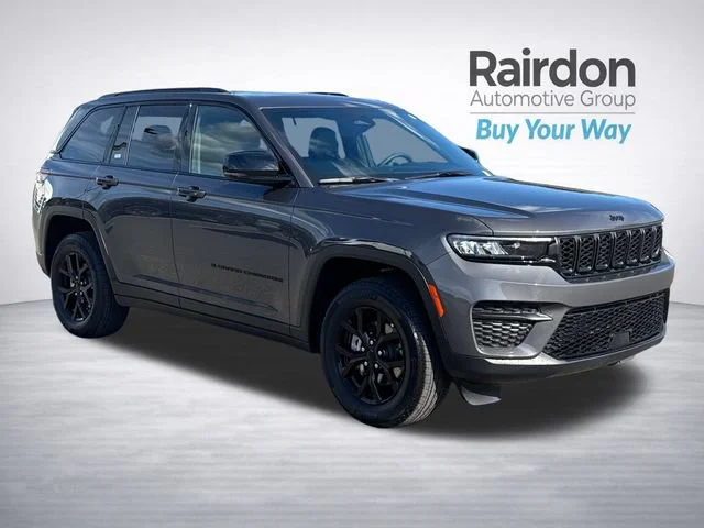 Used 2025 Baltic Gray Metallic Clearcoat Jeep Altitude image 1