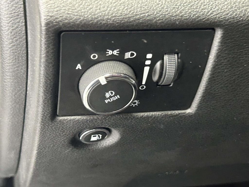 Used 2018 White Jeep Trailhawk image 22