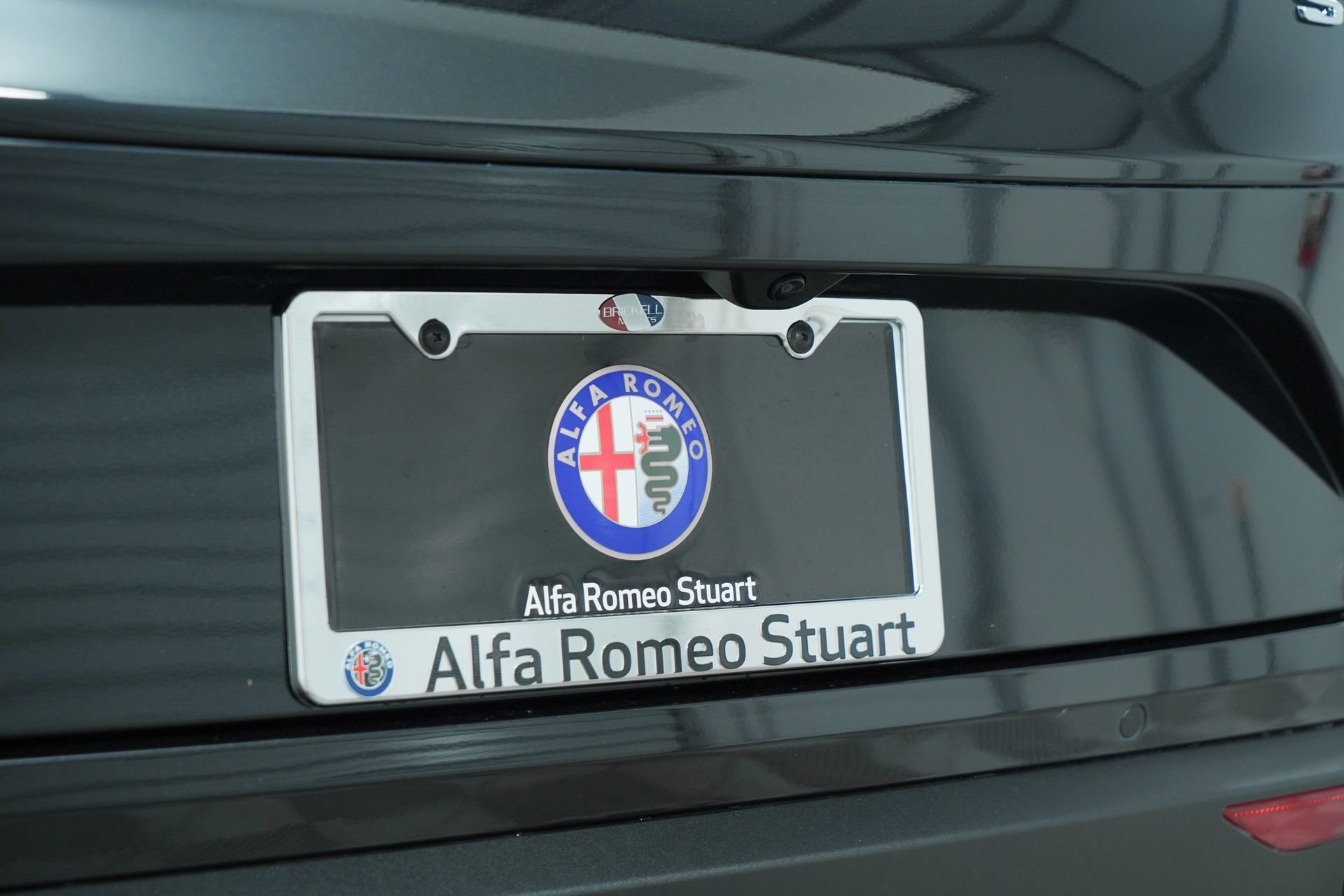 New 2025 Vulcano Black Metallic Exterior Paint Alfa Romeo Base image 15