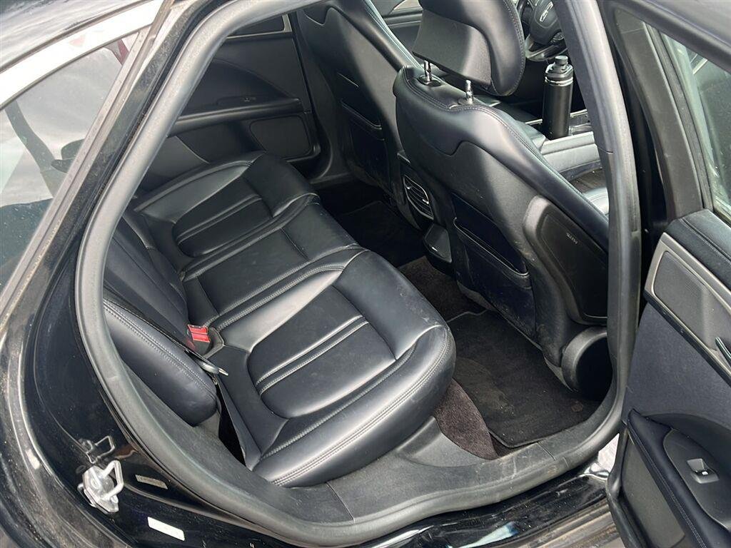 Used 2018 Black Velvet Lincoln Premiere image 9