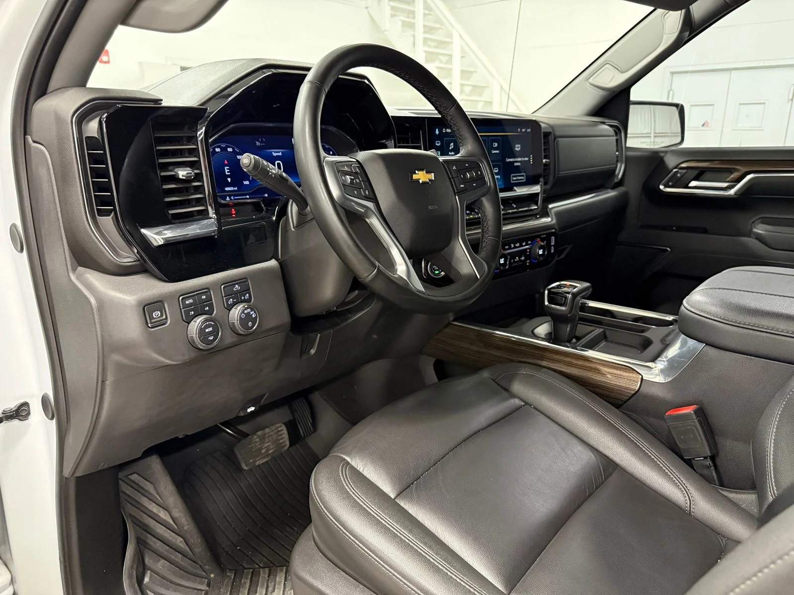 Used 2024 White Chevrolet LT image 18