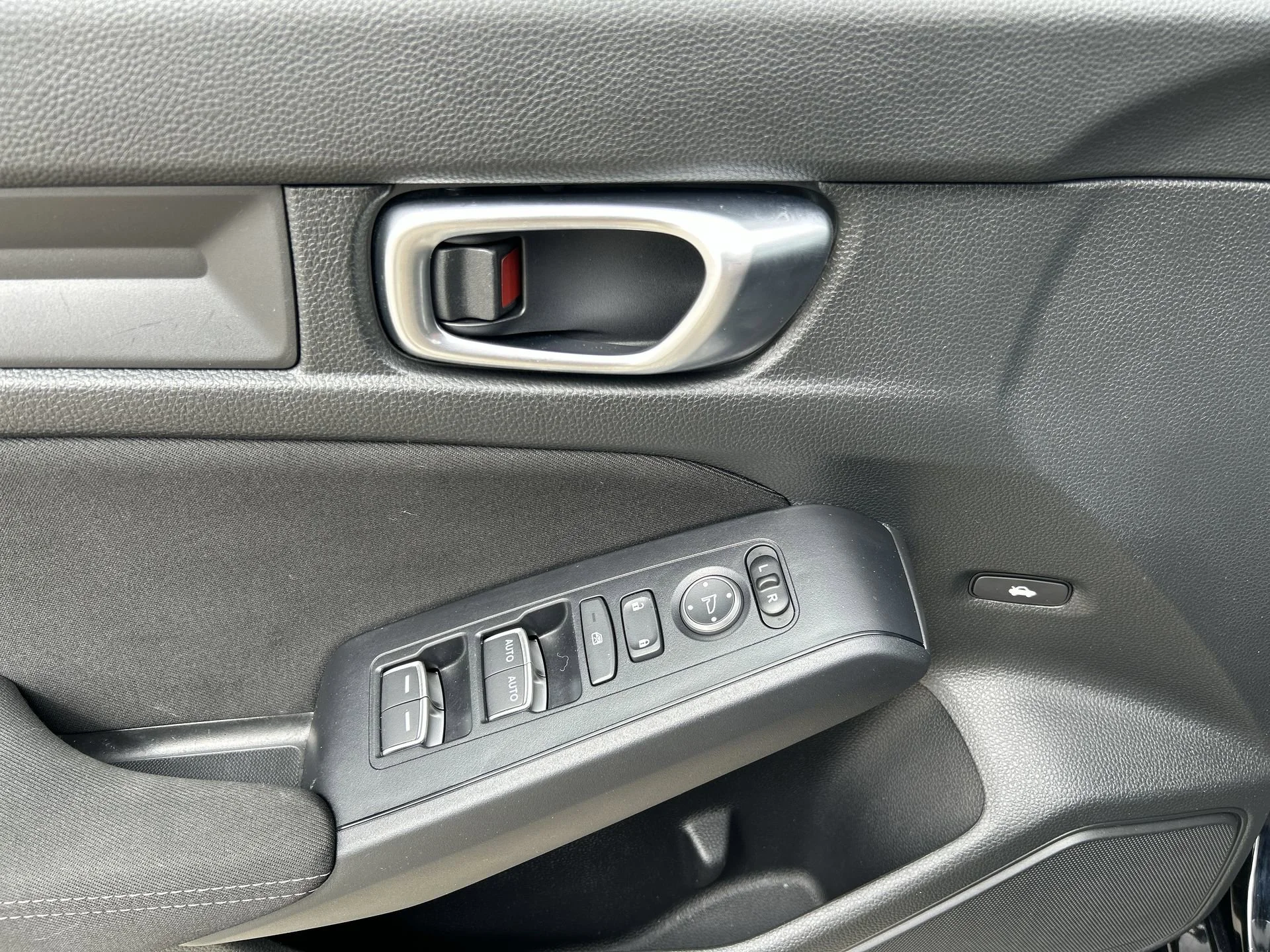 2025 Honda Civic Sport - Photo 40
