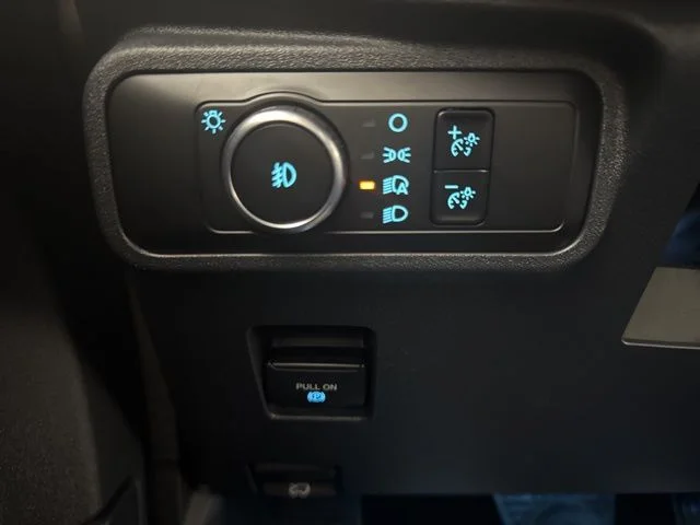 New 2025 Azure Gray Metallic Tri-Coat Ford Outer Banks image 20