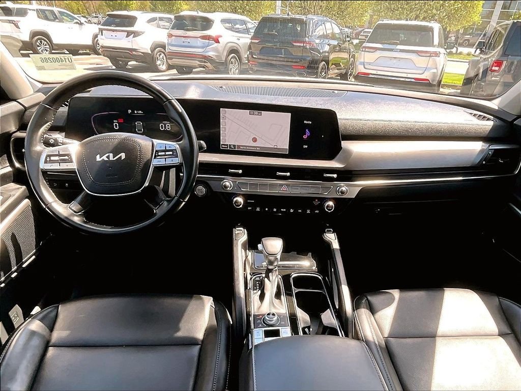 Used 2024 White Kia S image 22