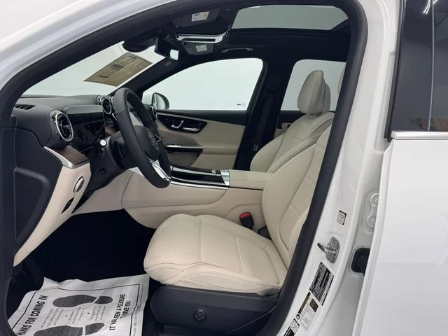 New 2026 Polar White Mercedes-Benz GLC 300 image 18