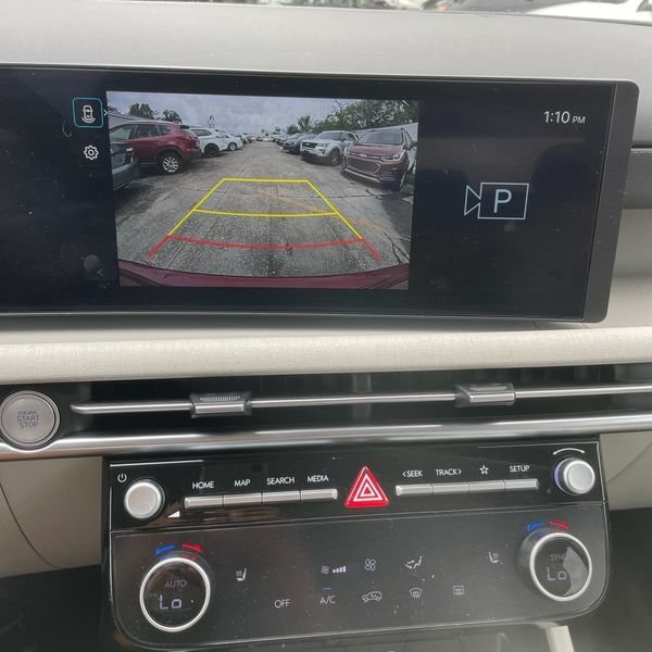 Used 2025 Red Hyundai SEL Convenience image 17