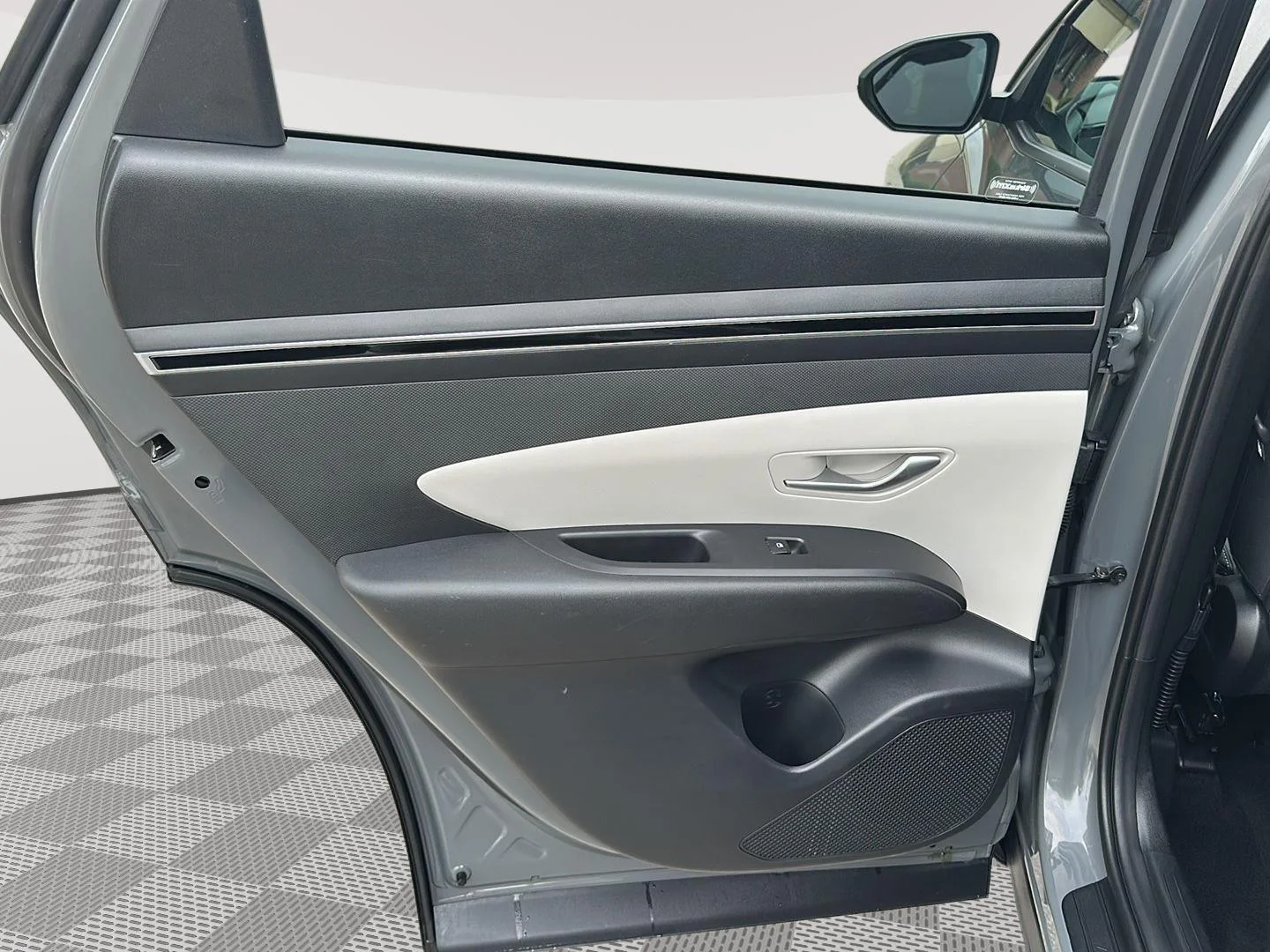 Used 2024 Hampton Gray Hyundai SEL image 21