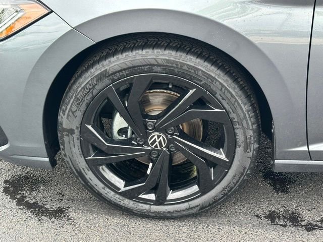 New 2026 Platinum Gray Metallic Volkswagen 1.5T SE image 9