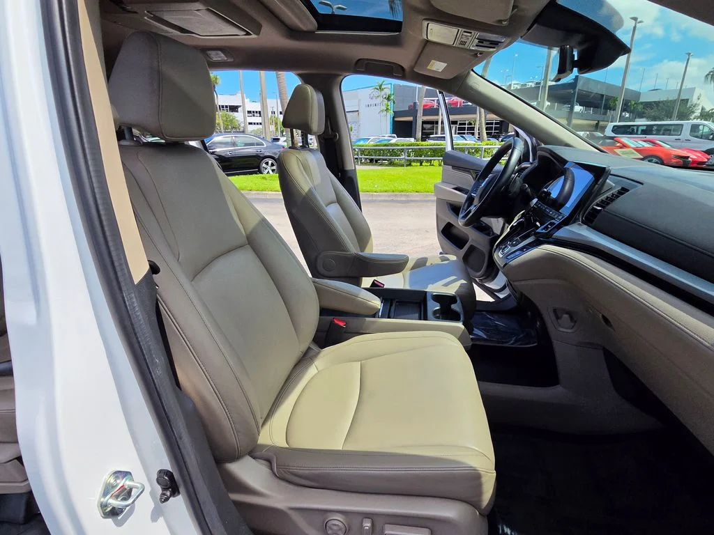 Used 2024 White Honda Touring image 25