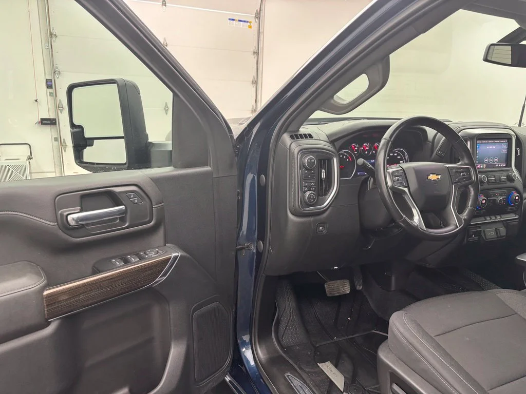 Used 2022 Blue Chevrolet LT image 16