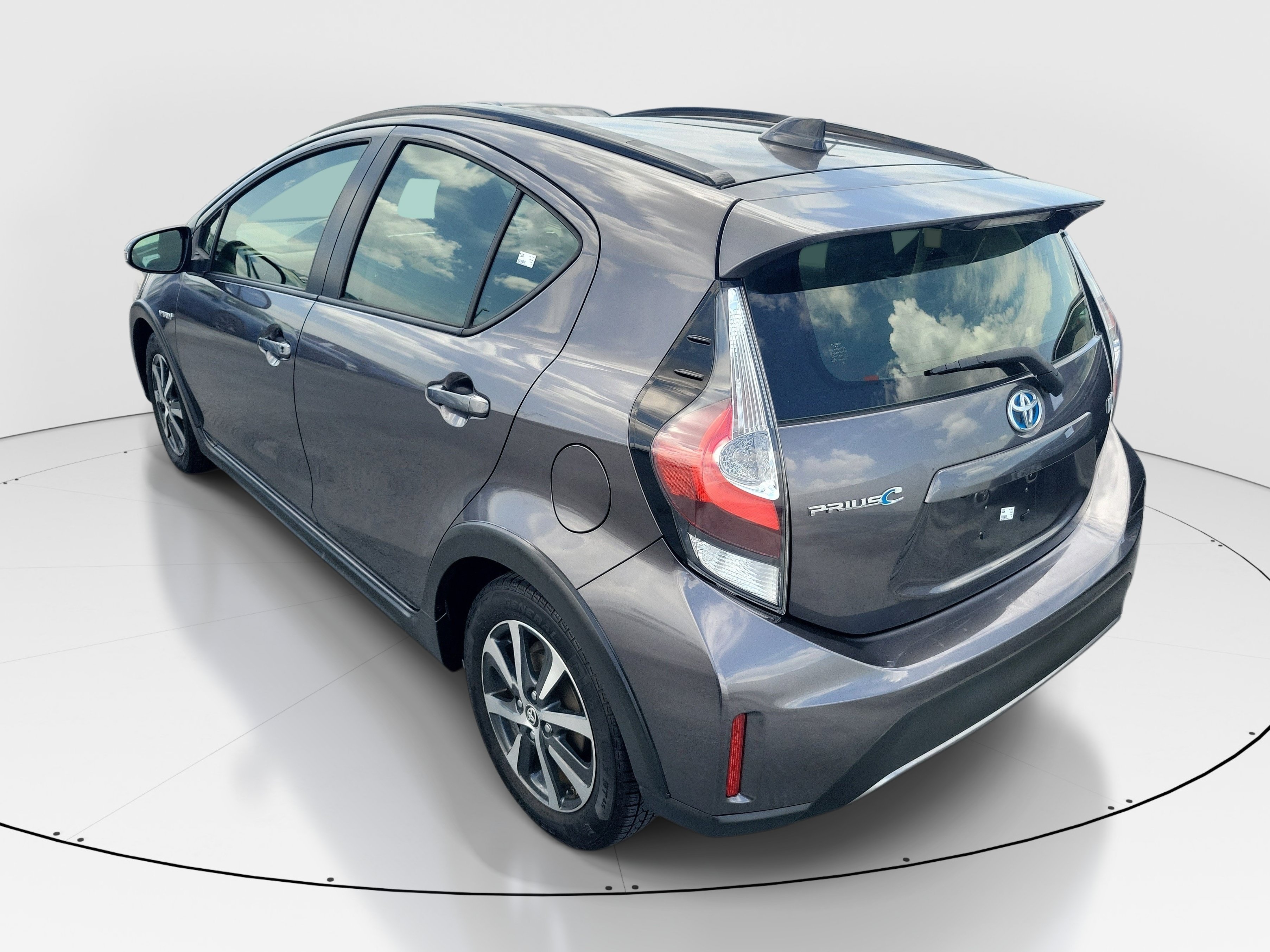 Used 2019 Magnetic Gray Metallic Toyota L image 4