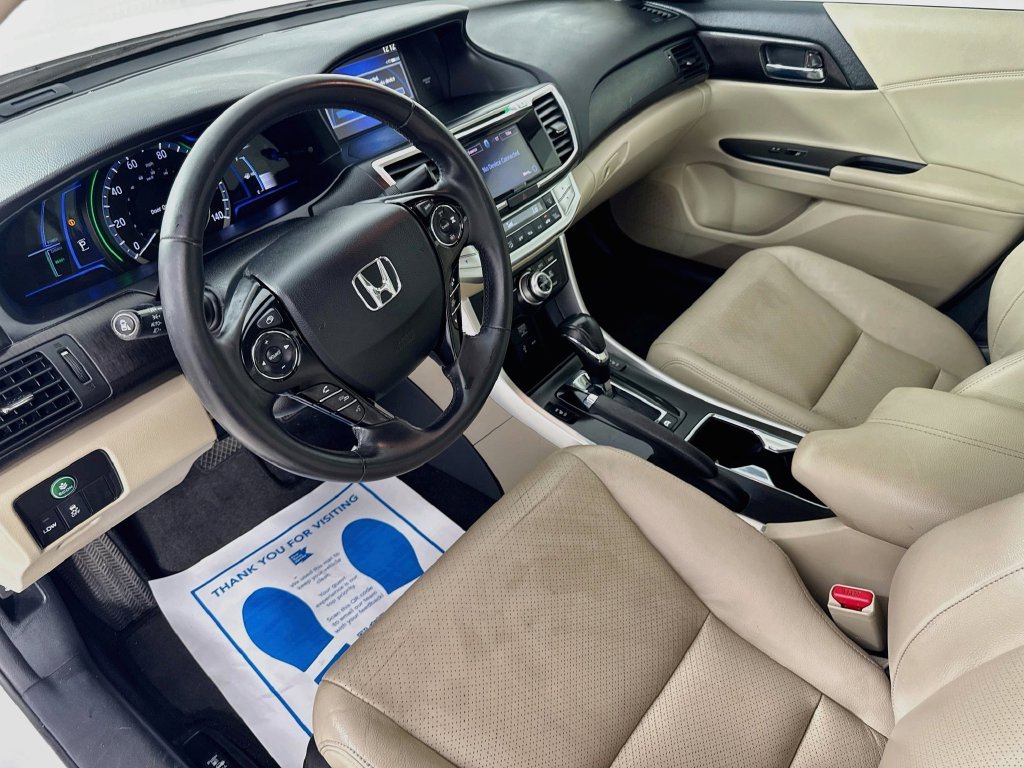 Used 2015 White Orchid Pearl Honda Touring image 10