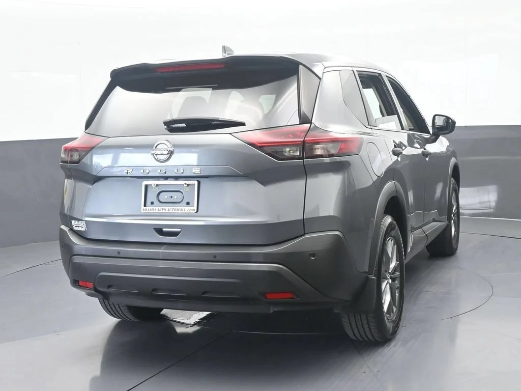 Used 2021 Gray Nissan S image 5